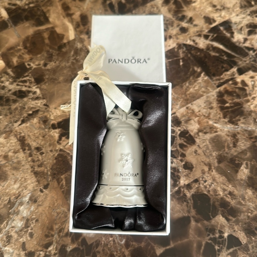 NEW GORGEOUS AUTHENTIC PANDORA 2017 ORNAMENT